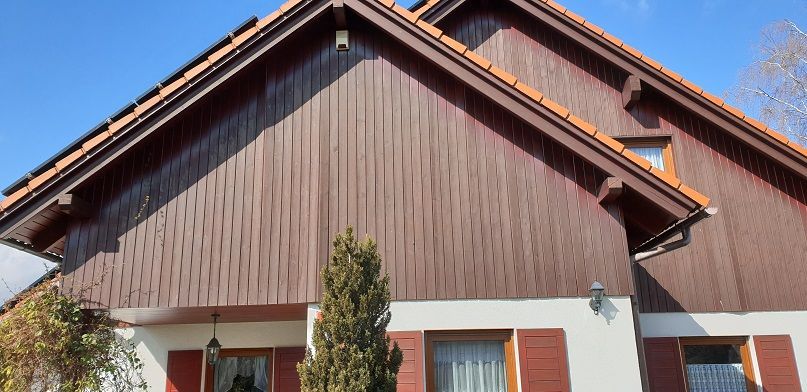 Štít domu – stav před nátěrem